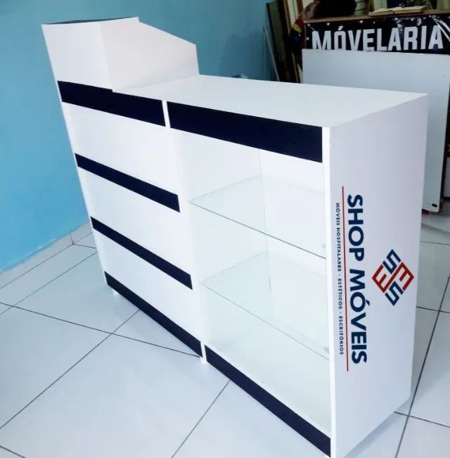 Balcão Caixa Vitrine, com prateleiras de vidro personalizado.  - Foto 2