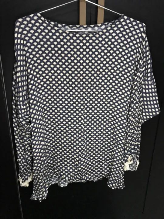 Blusa Feminina com Detalhes em Renda