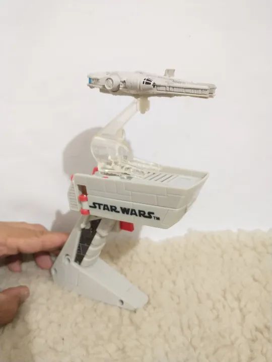Controlador de voo C/ Nave Millenium Falcon - Star Wars - Hot Wheels - 1/64 - LOOSE - Foto 2