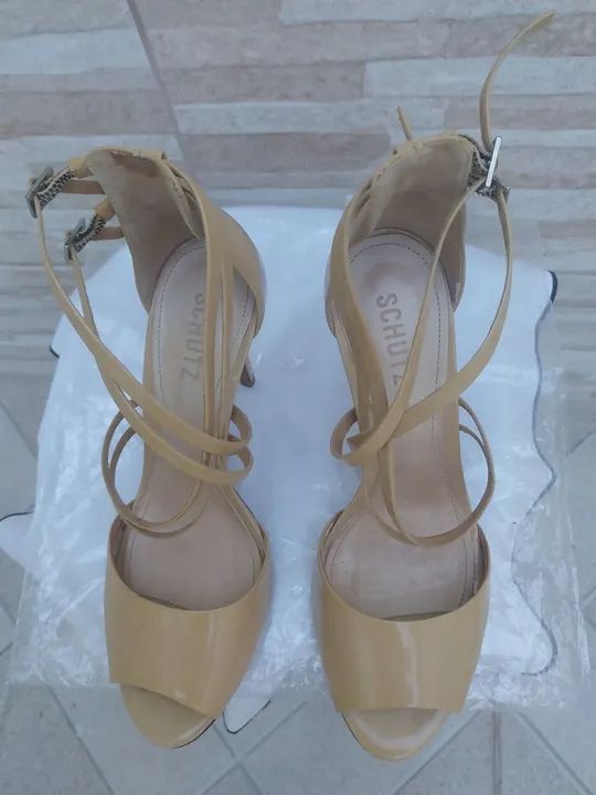Sandália seminova da marca Schutz  - Foto 3