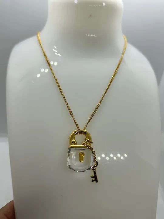 Colar Swarovski Dourado Cadeado em Cristal - Foto 4