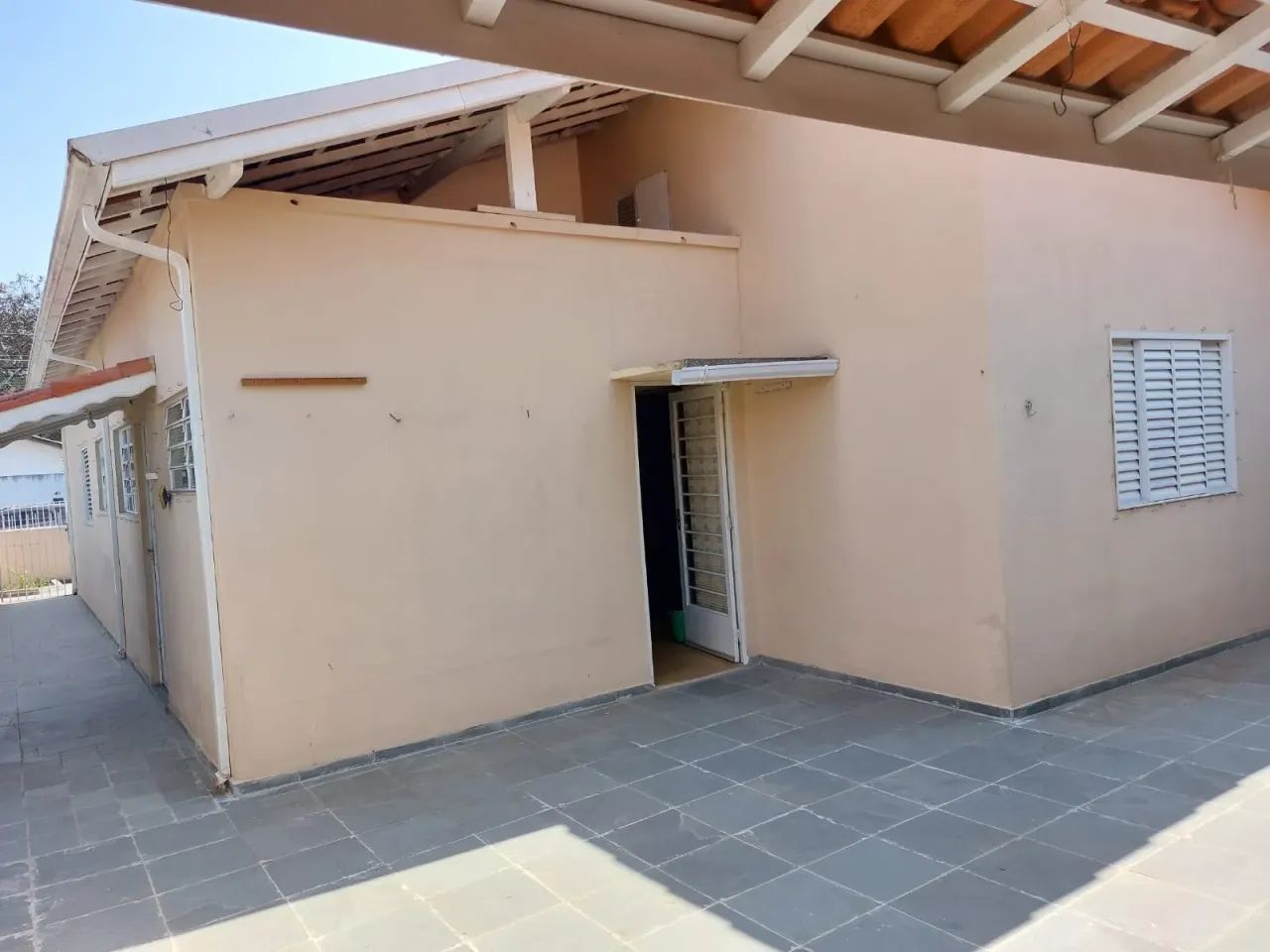 Casa para aluguel possui 118 m², com 3 dormitórios, sendo 1 suíte no Jardim Maringá - Foto 12