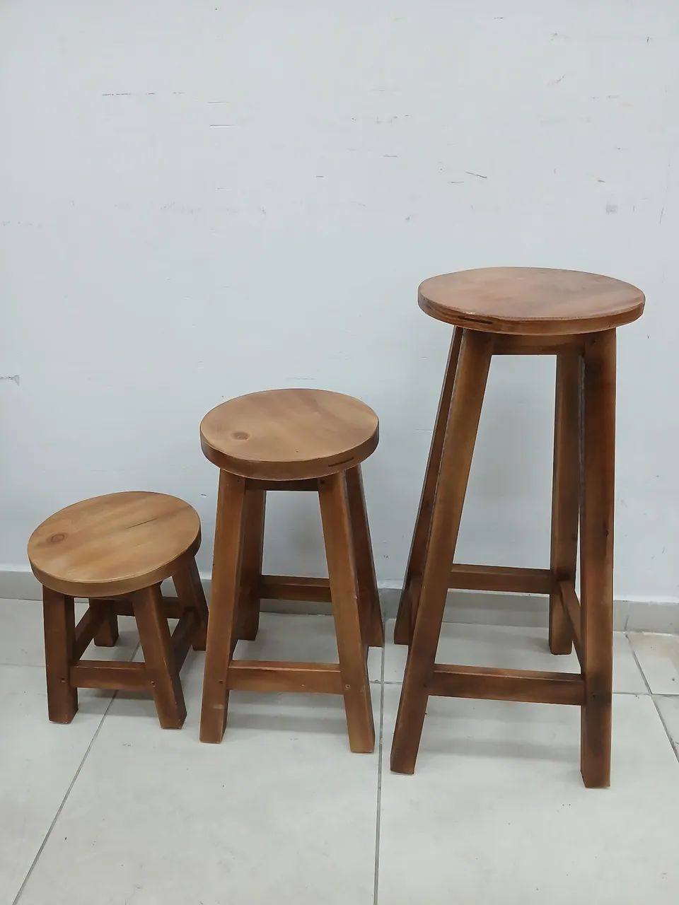 Conjunto de Banquetas de Madeira Maciça