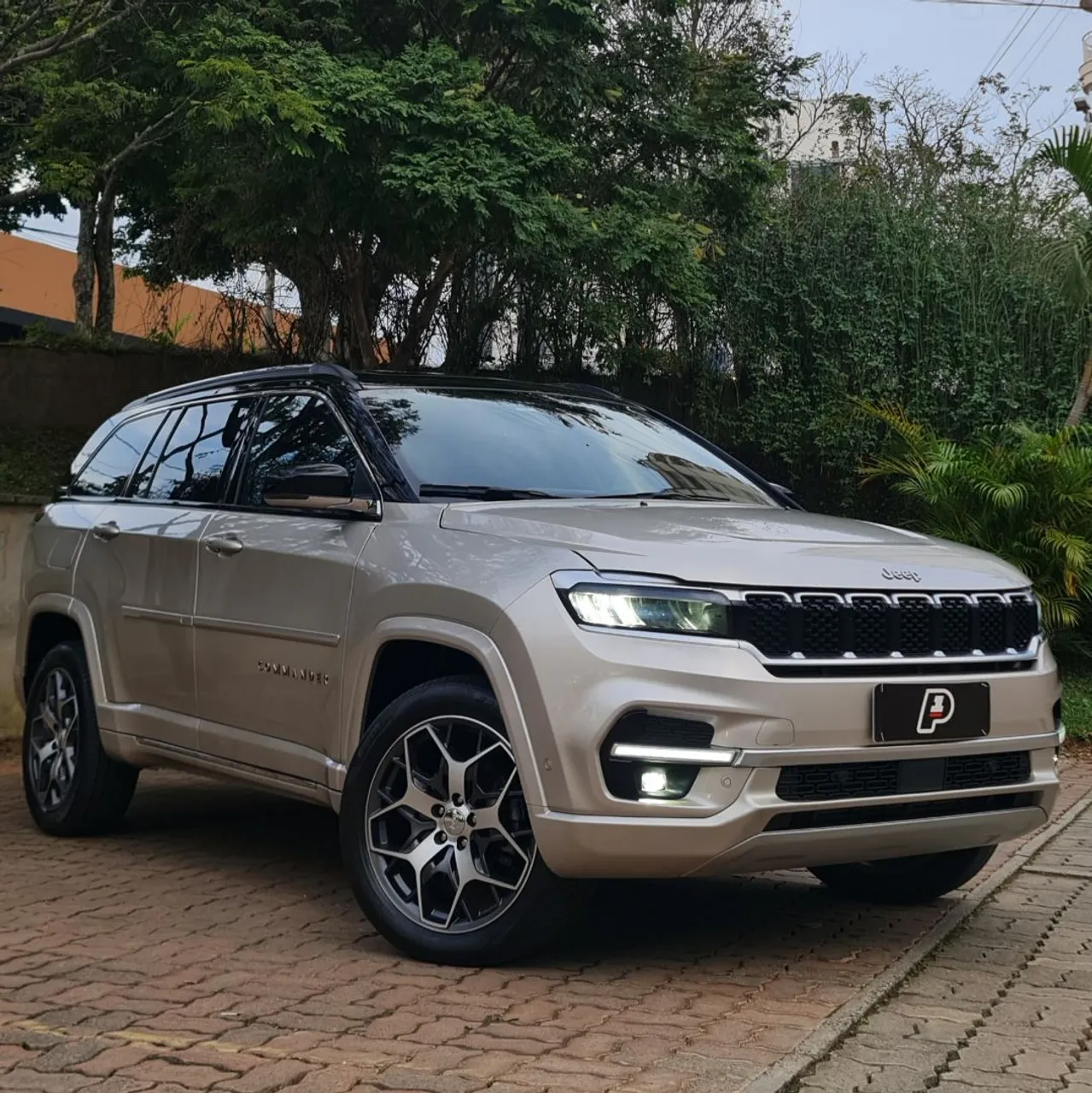 JEEP COMMANDER OVERLAND TD380 TURBO DIESEL / GARANTIA DE FÁBRICA / 37.000KMS / 2022