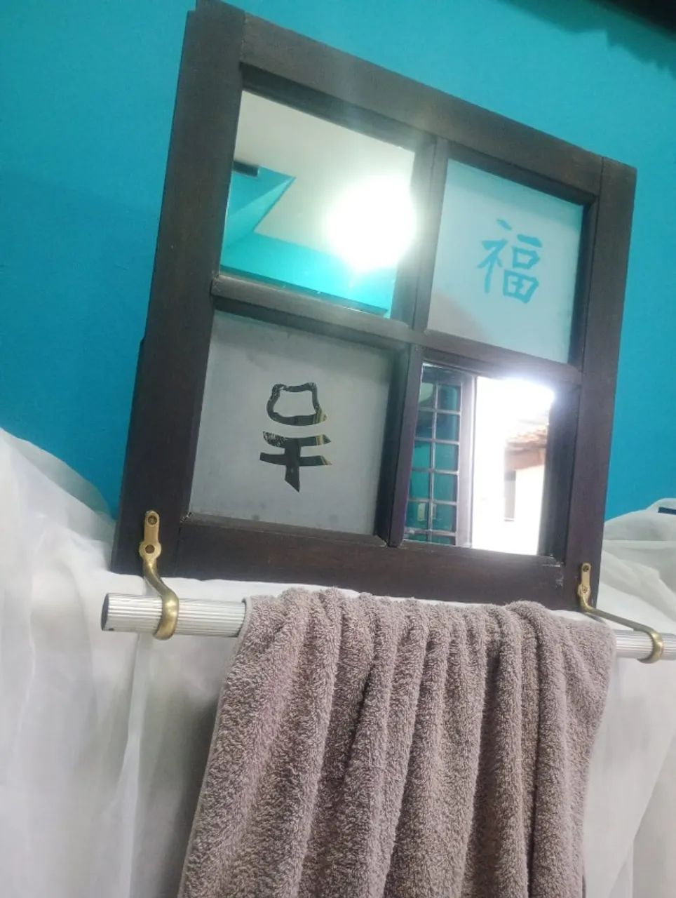 Porta toalha/ toalheiro em vitral com espelhos e kanji - Foto 2