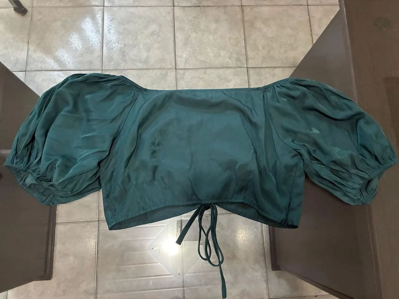 Cropped verde escuro com manga bufante - Foto 2