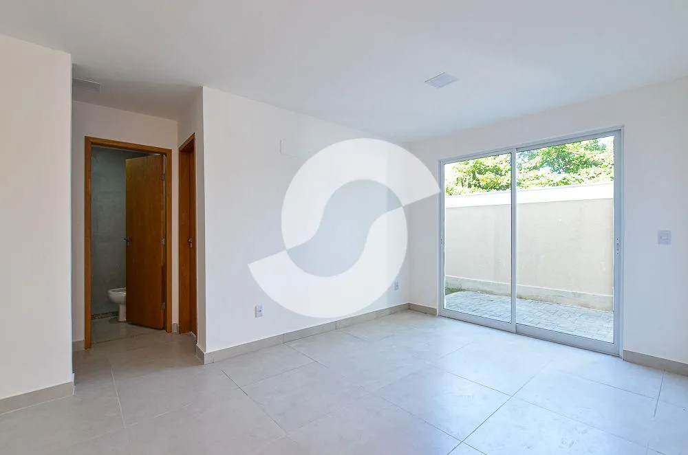 Sobrado para venda possui 97 metros quadrados com 3 quartos em Piratininga - Niterói - RJ