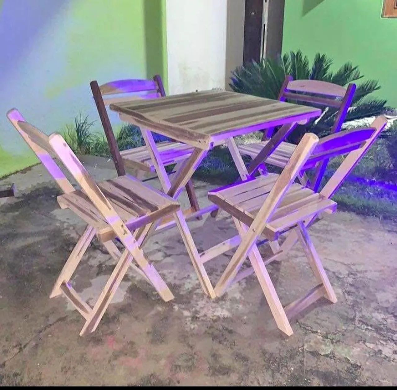 Conjunto de Mesa e Cadeiras de Madeira Dobráveis