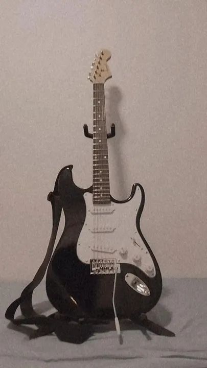 Guitarra Elétrica Stratocaster - Foto 4