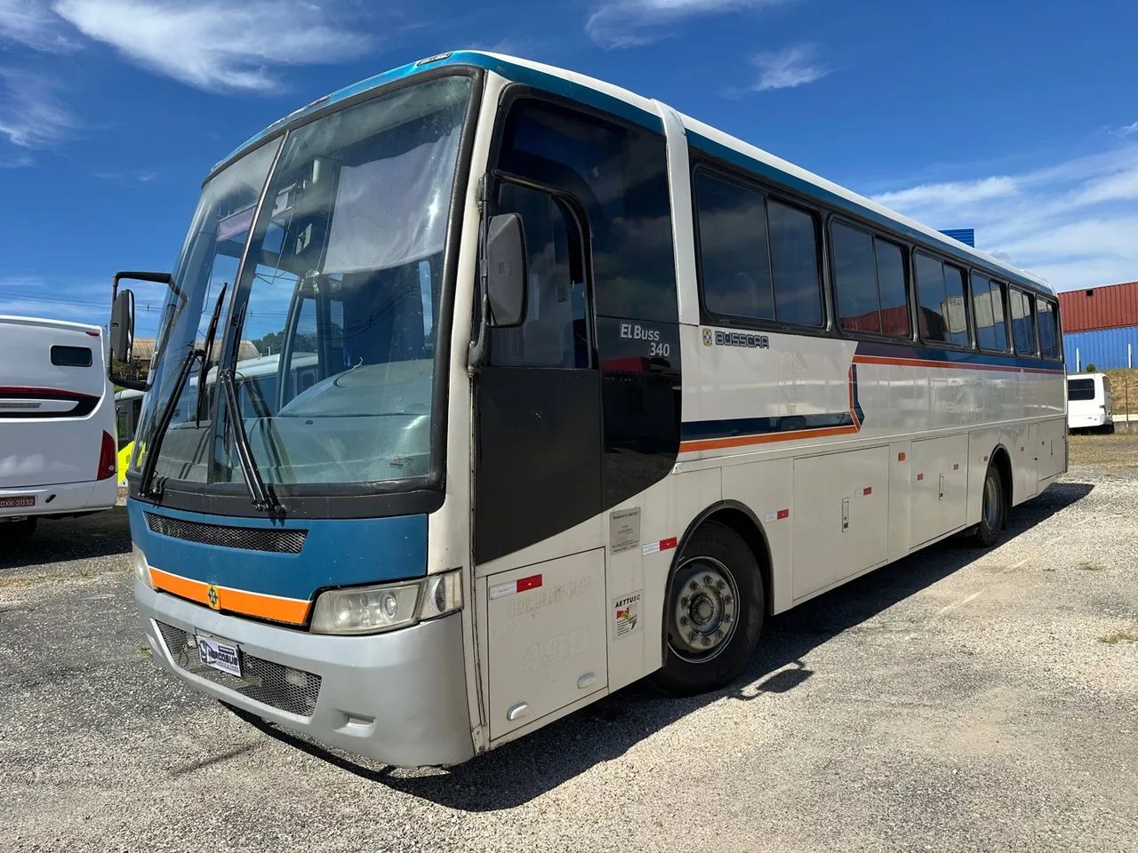 Ônibus fretamento motor dianteiro com ar - Foto 4