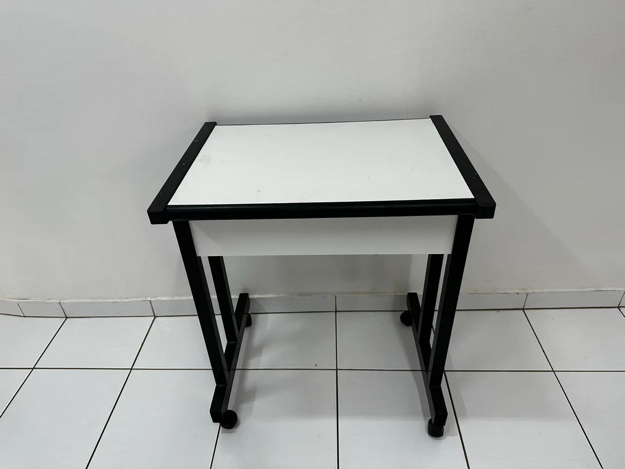 Mesa auxiliar 64717215733890120