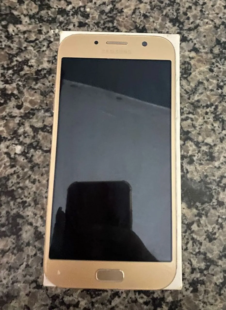 Vendo Samsung A720 dourado 64gb