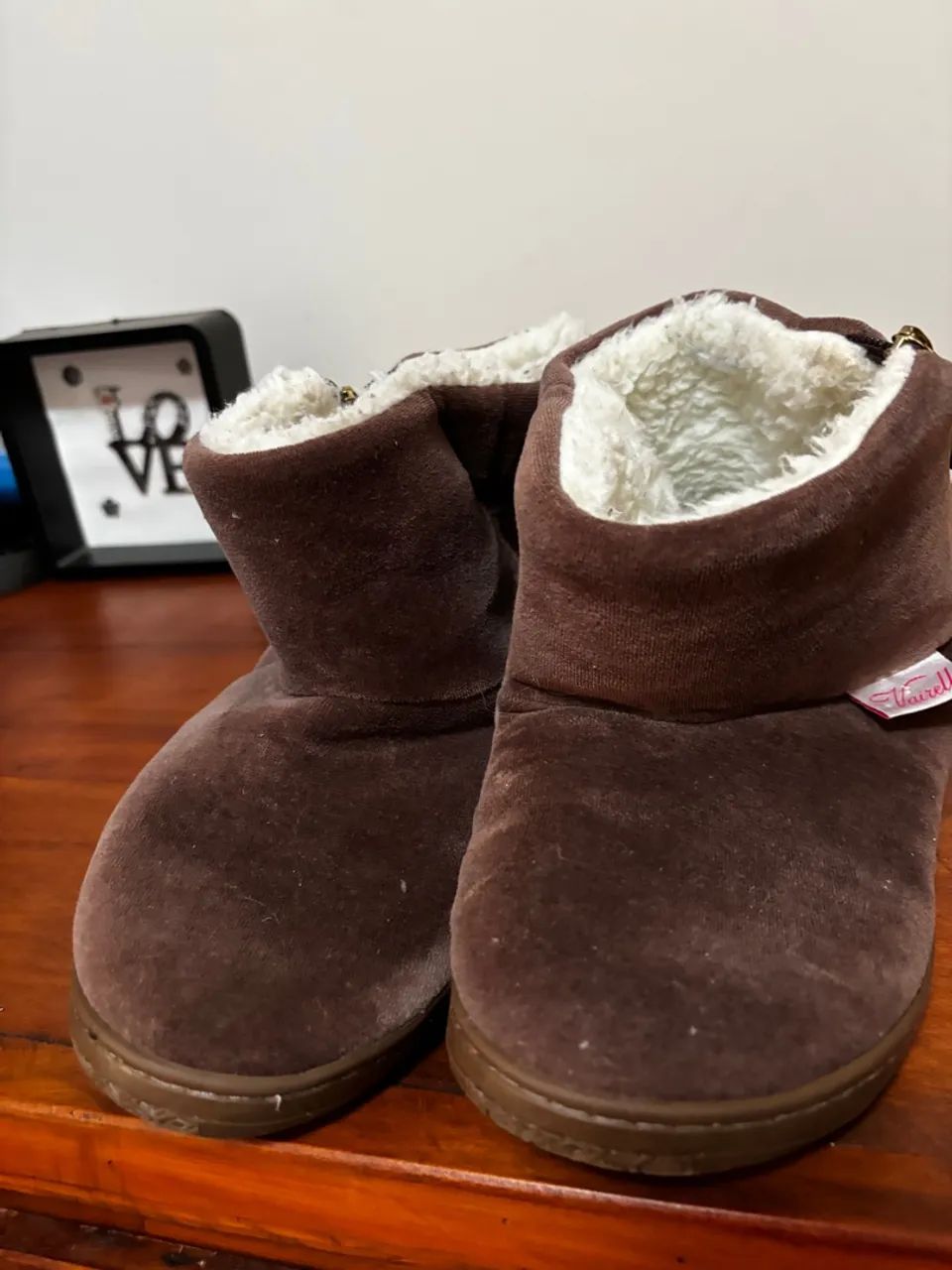 Bota estilo pantufa marrons com forro de lã e solado 36 - Foto 3