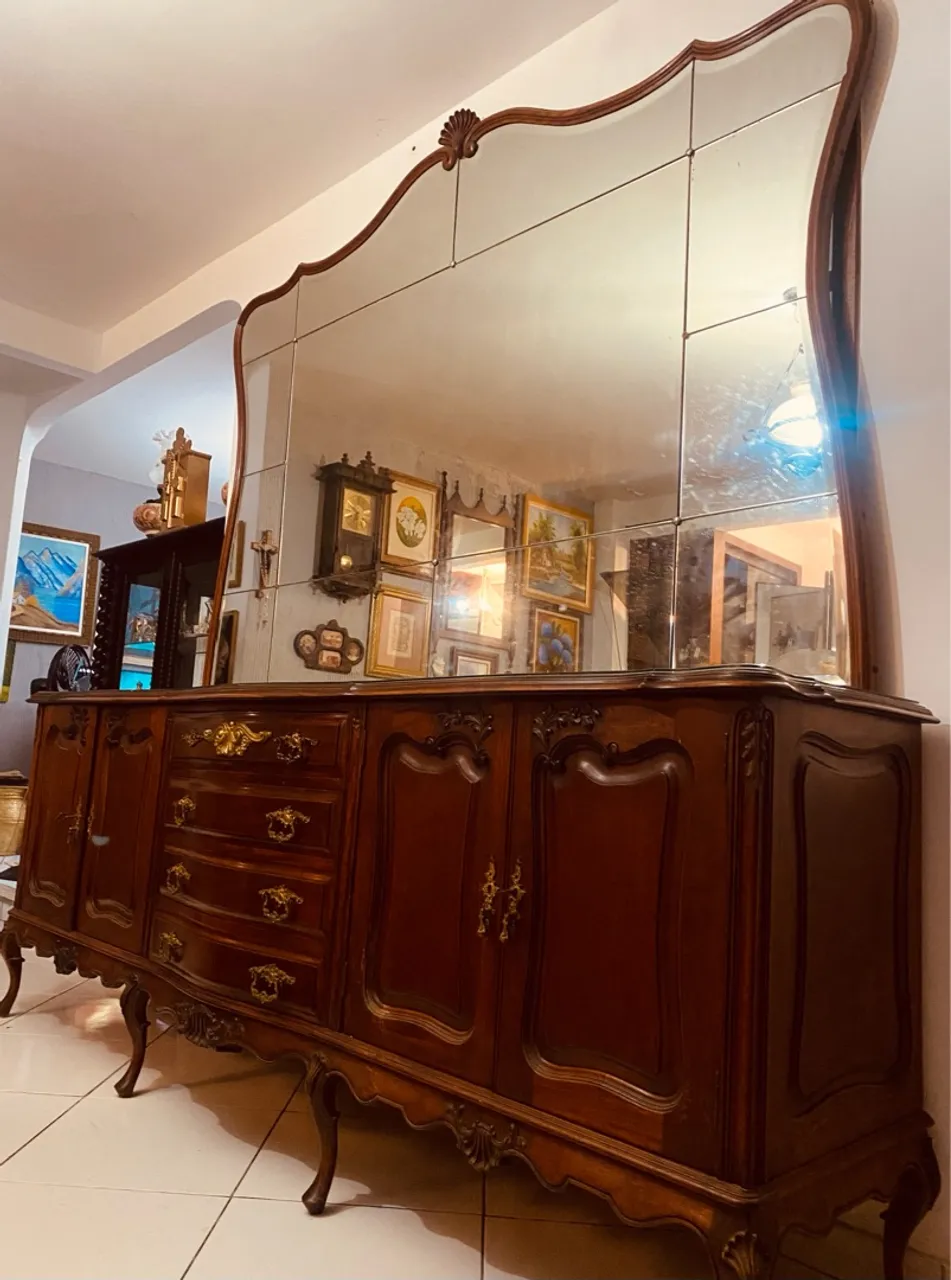 Buffet Etagere Antigo com Espelho Bisotado - Imponente, Raro e Sofisticado