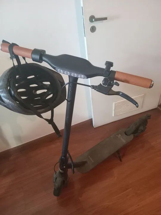 Patinete elétrico Atrio UrbanX, capacete não incluso.