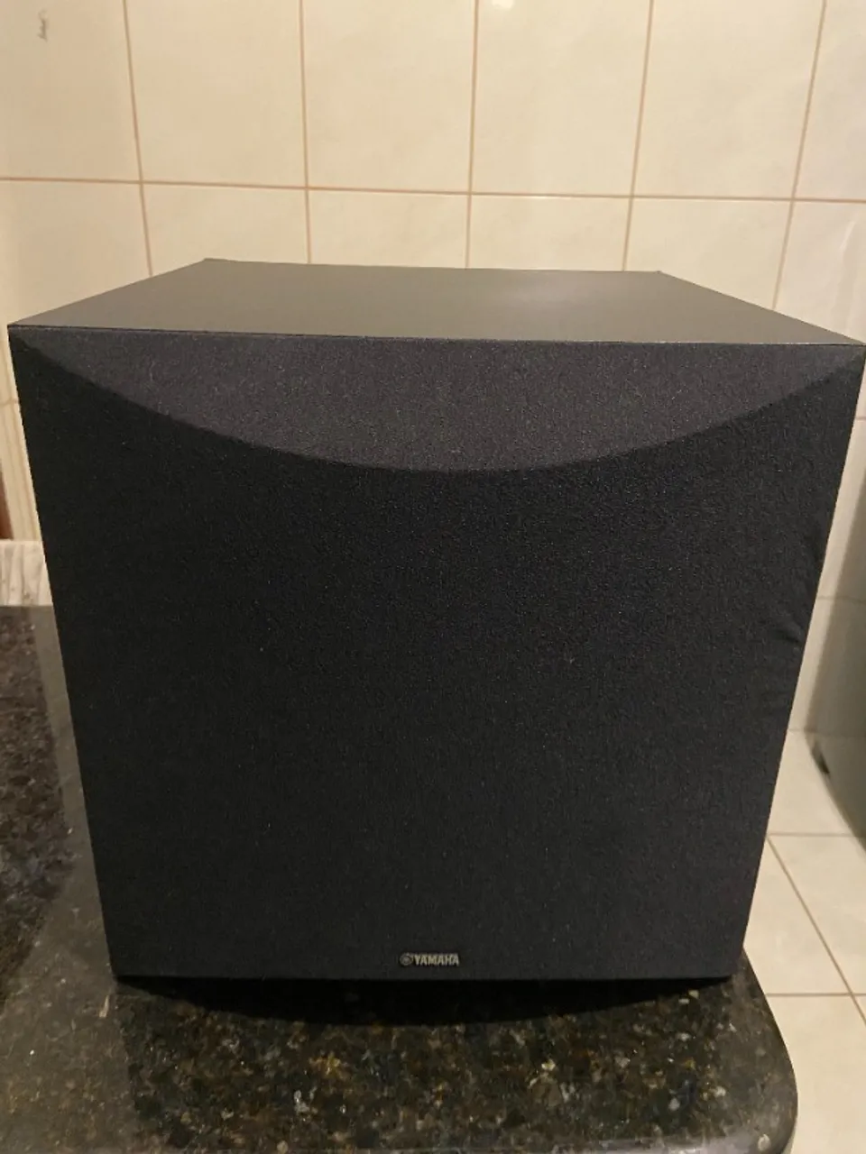 Subwoofer Yamaha Ns-sw100 De 10 Polegadas Cor Preto