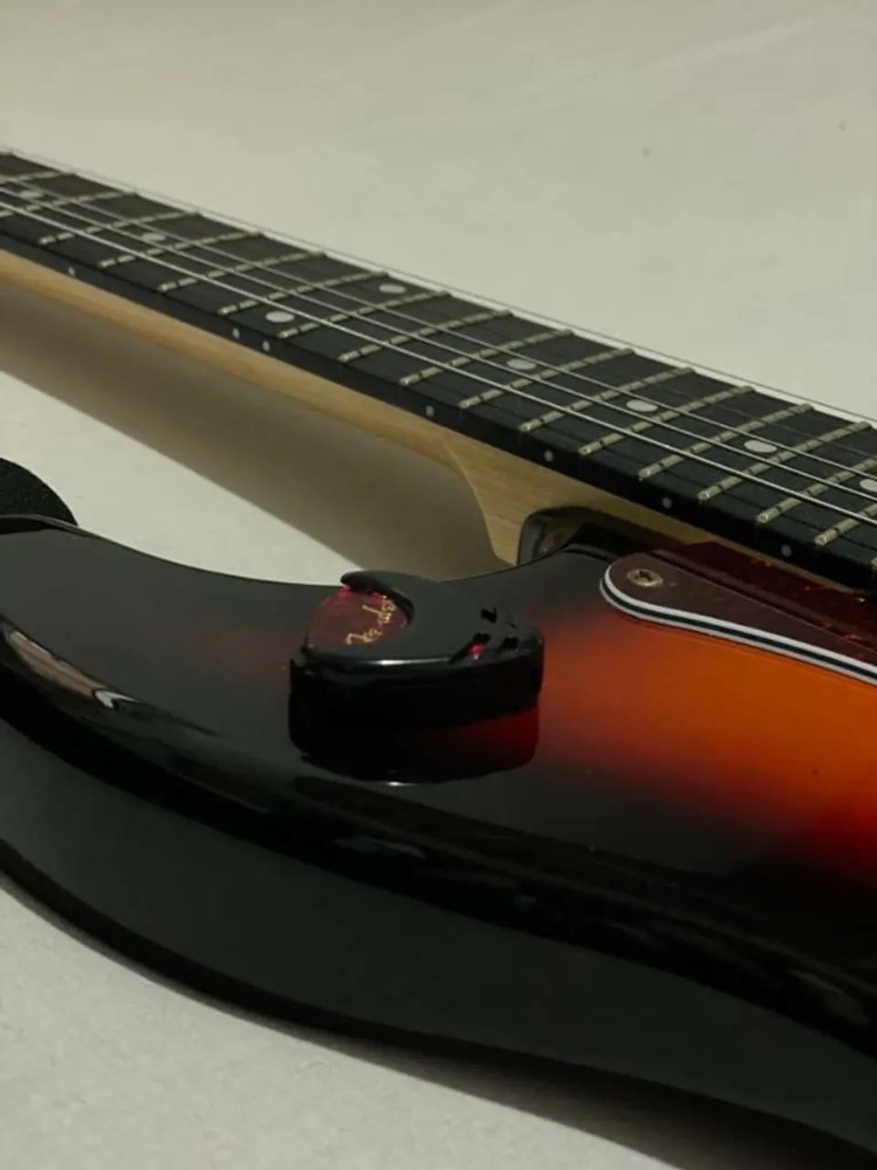 Guitarra Giannini G-100 seminova + acessórios (capotraste, correia, palhetas) - Foto 3