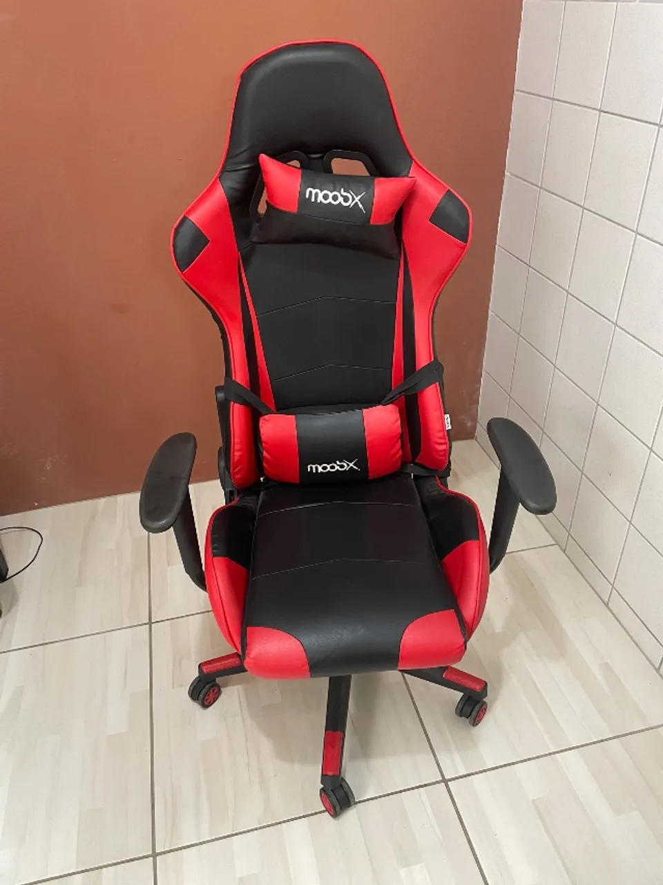Moob Cadeira Gamer Reclinável GT Racer Com Almofadas para Lombar e Pescoço Preto/Vermelho