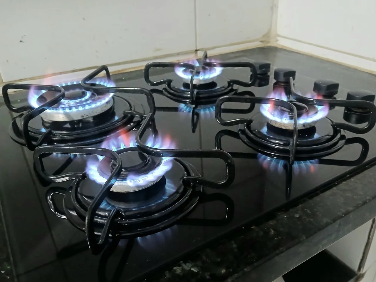 Cooktop a Gás Preto com 4 Bocas Brastemp
