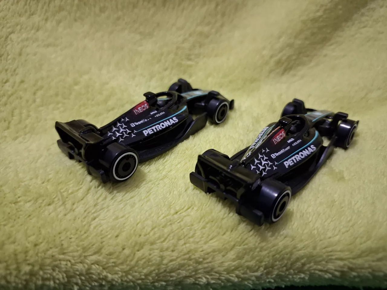 Hot Wheels Formula 1 Mercedes Benz AMG Petronas  - Foto 3