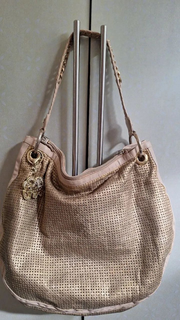 Bolsa carmen steffens em couro com detalhes em dourado