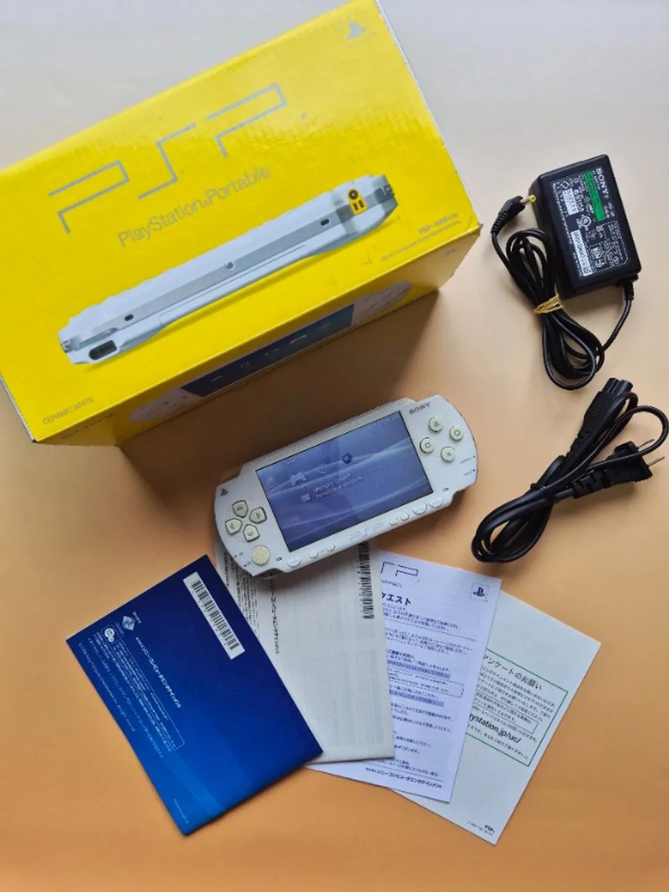 PSP 1000 (Playstation Portable) Branco Desbloqueado 32GB Completo