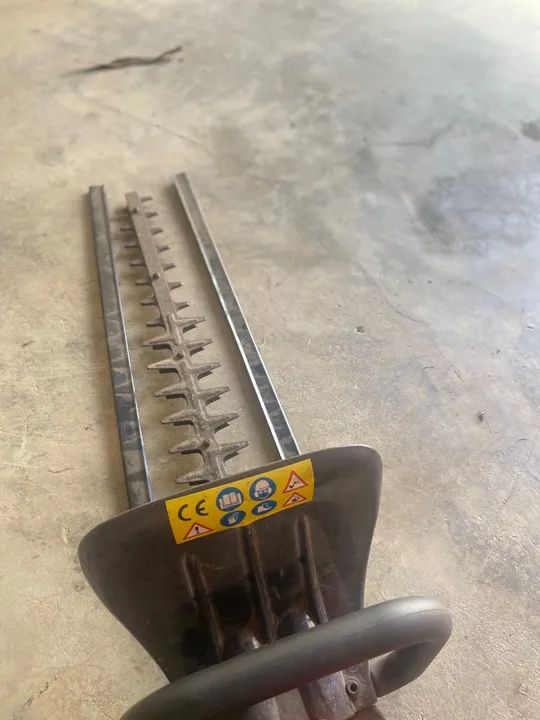 Aparador de cerca viva  a gasolina 