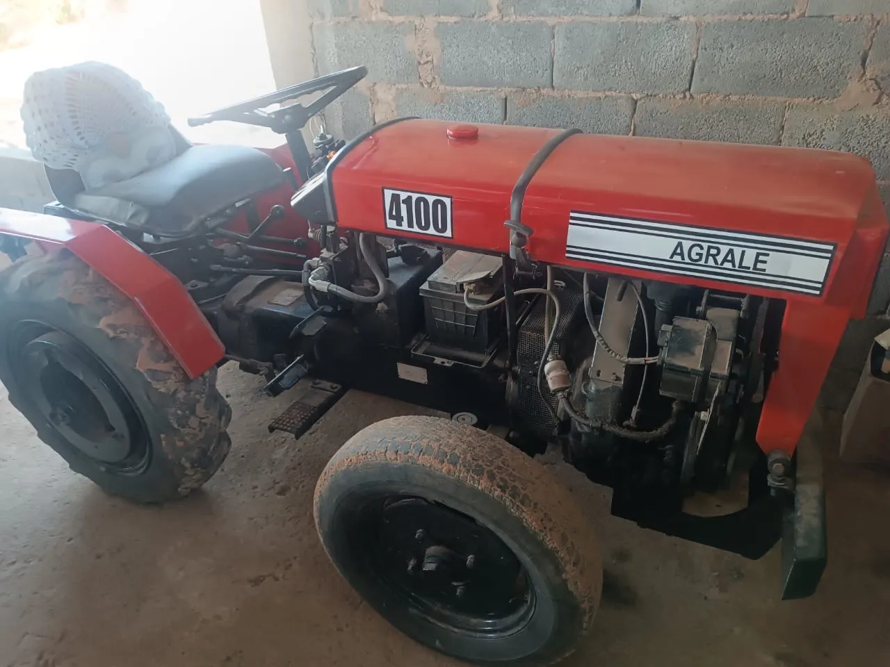 Trator Agrale 4100 - Potência e Eficiência!