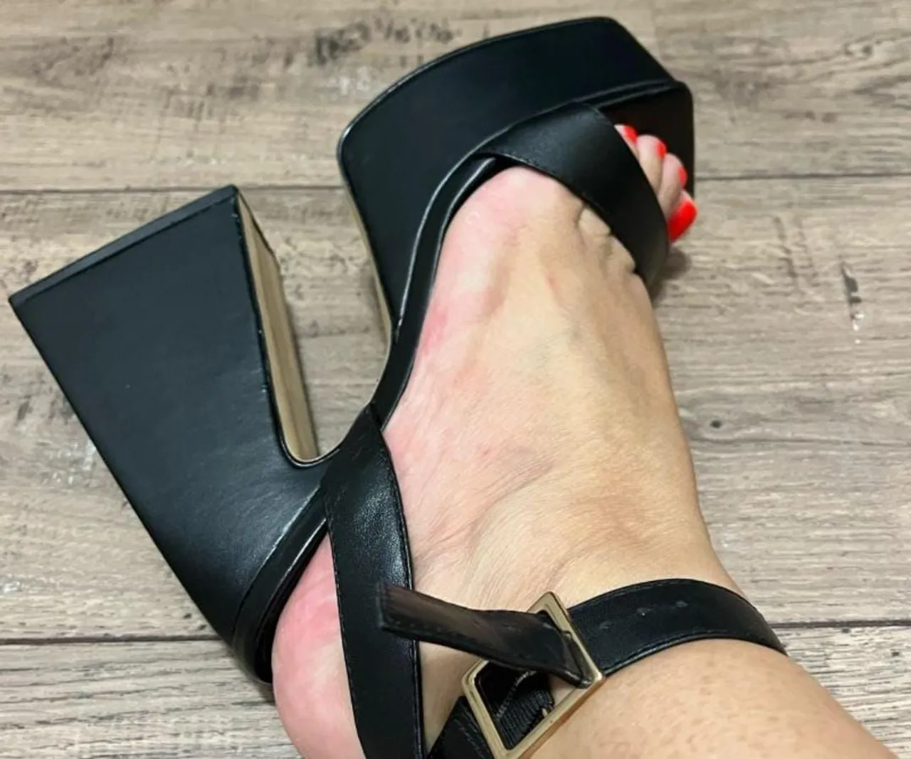 Sandalia AREZZO usada 1 vez