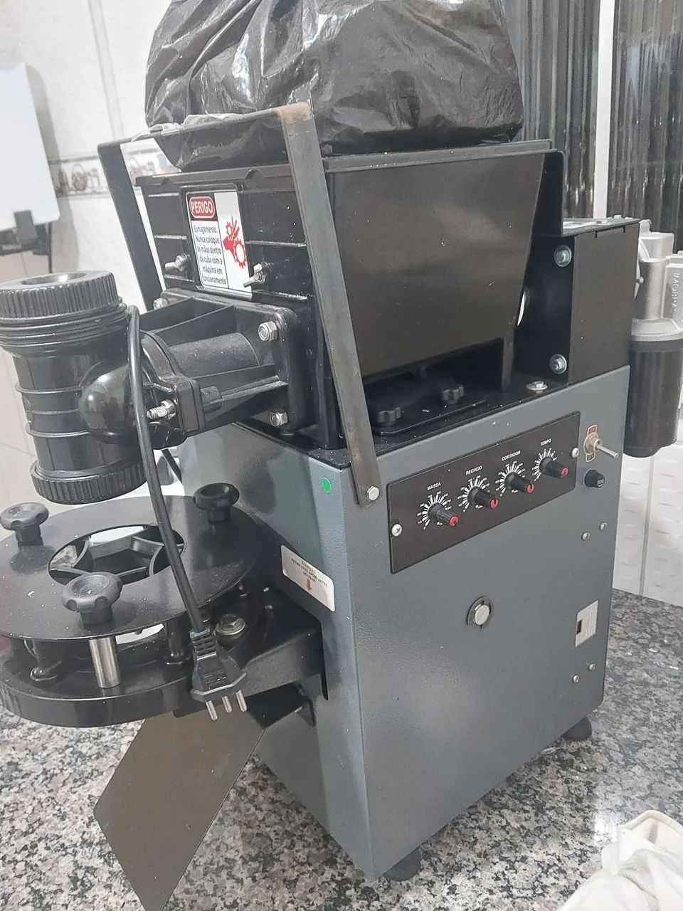 Masseira e Máquina de Salgados Novas - Nunca Usadas - Foto 4