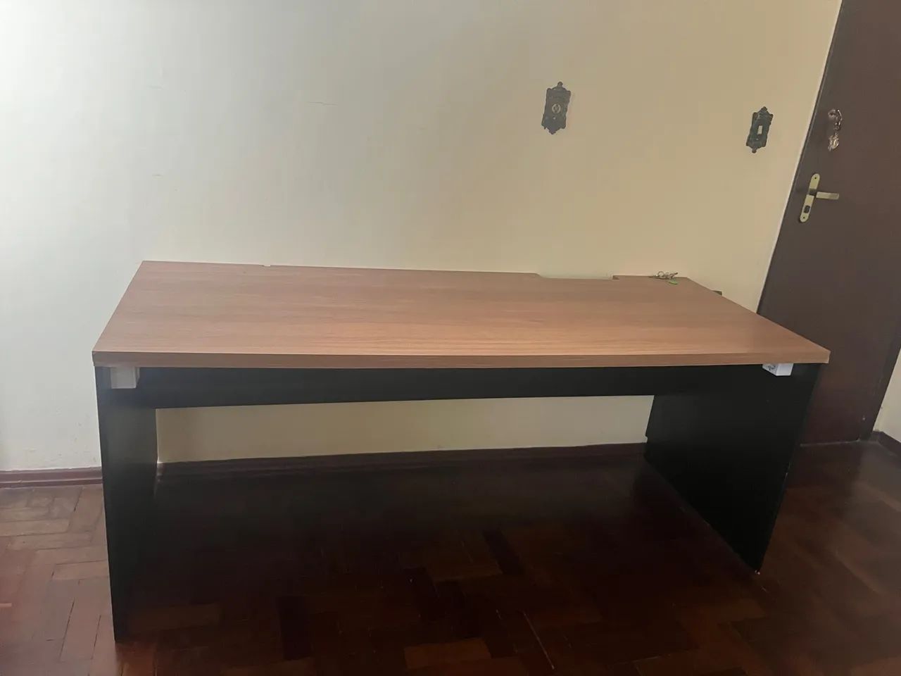 Office desk64316478894082120