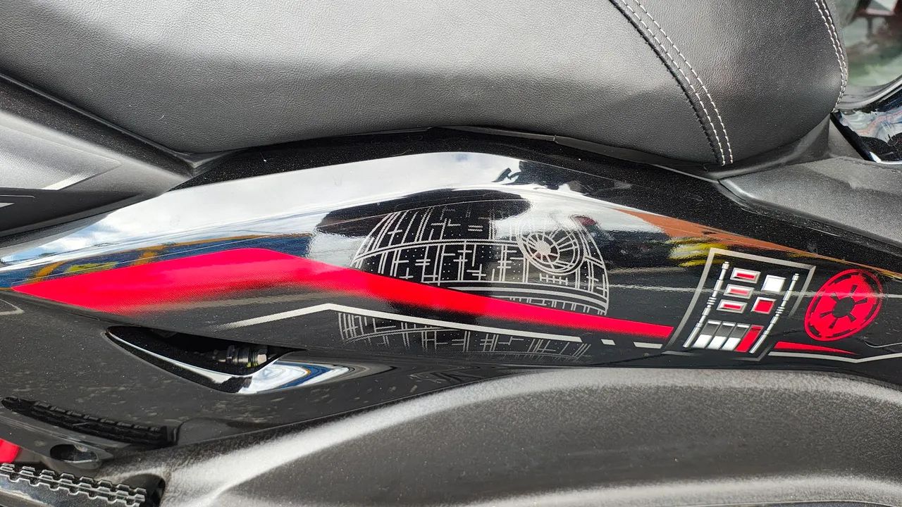 Yamaha XMAX 2022 Star Wars  - Foto 3