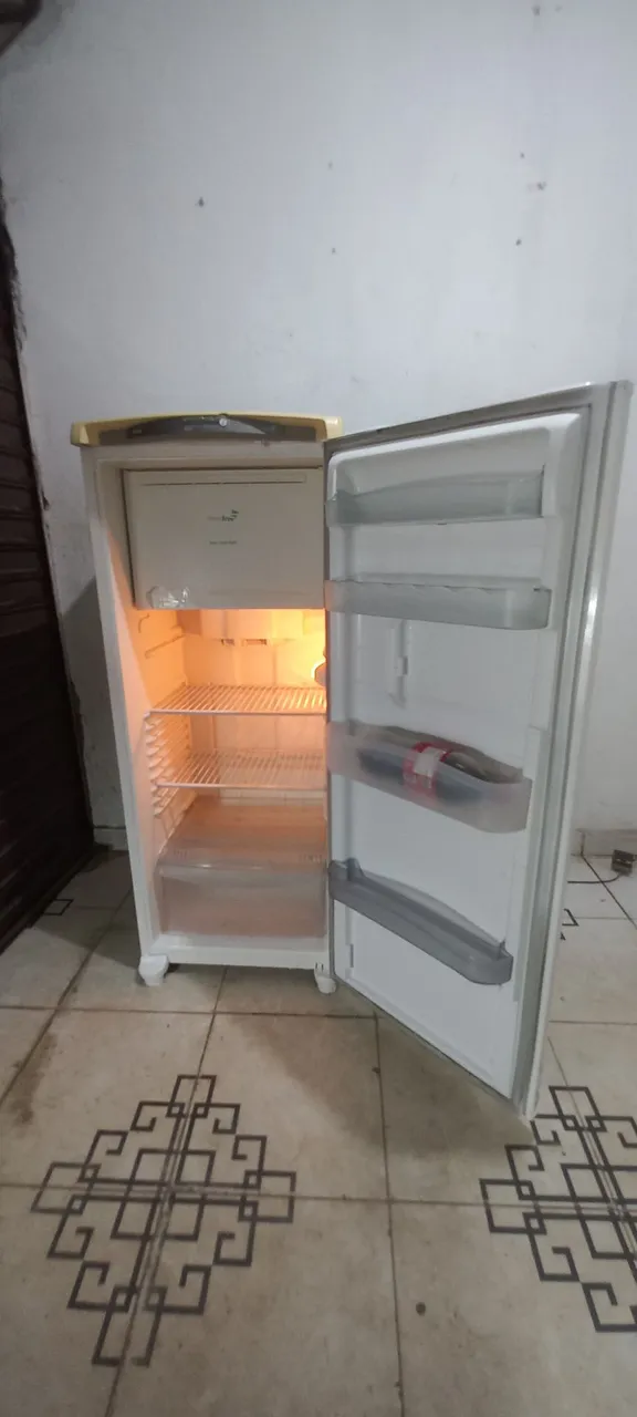 Geladeira frost free 300lts