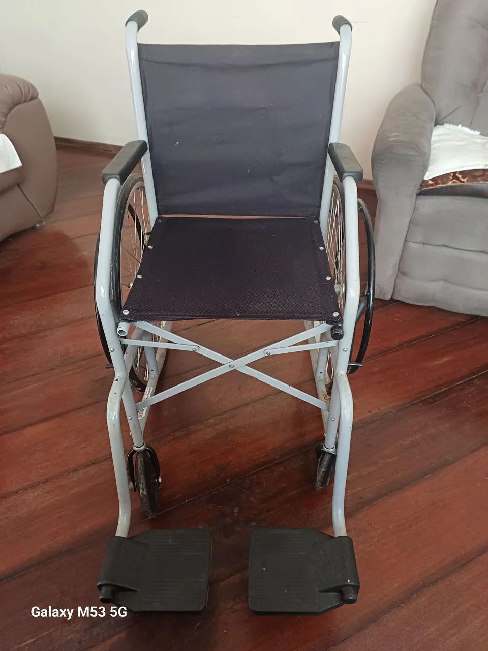 Cadeira de Rodas Dobrável - Conforto e Mobilidade