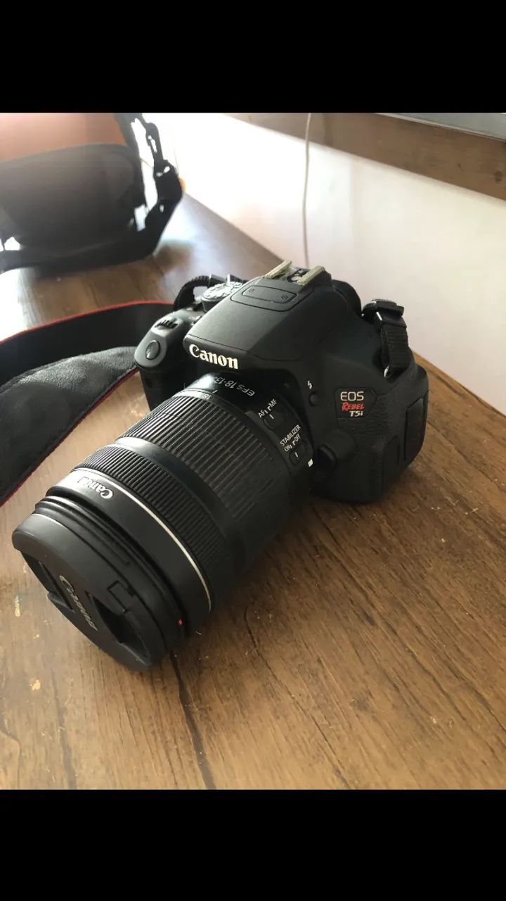 Câmera Canon T5i Rebel + lente 18-135mm