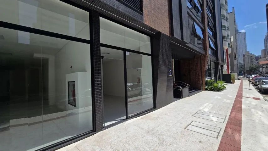 Locação Comercial - Sala com 65m² e 2 vagas  - Centro de Balneário Camboriú
