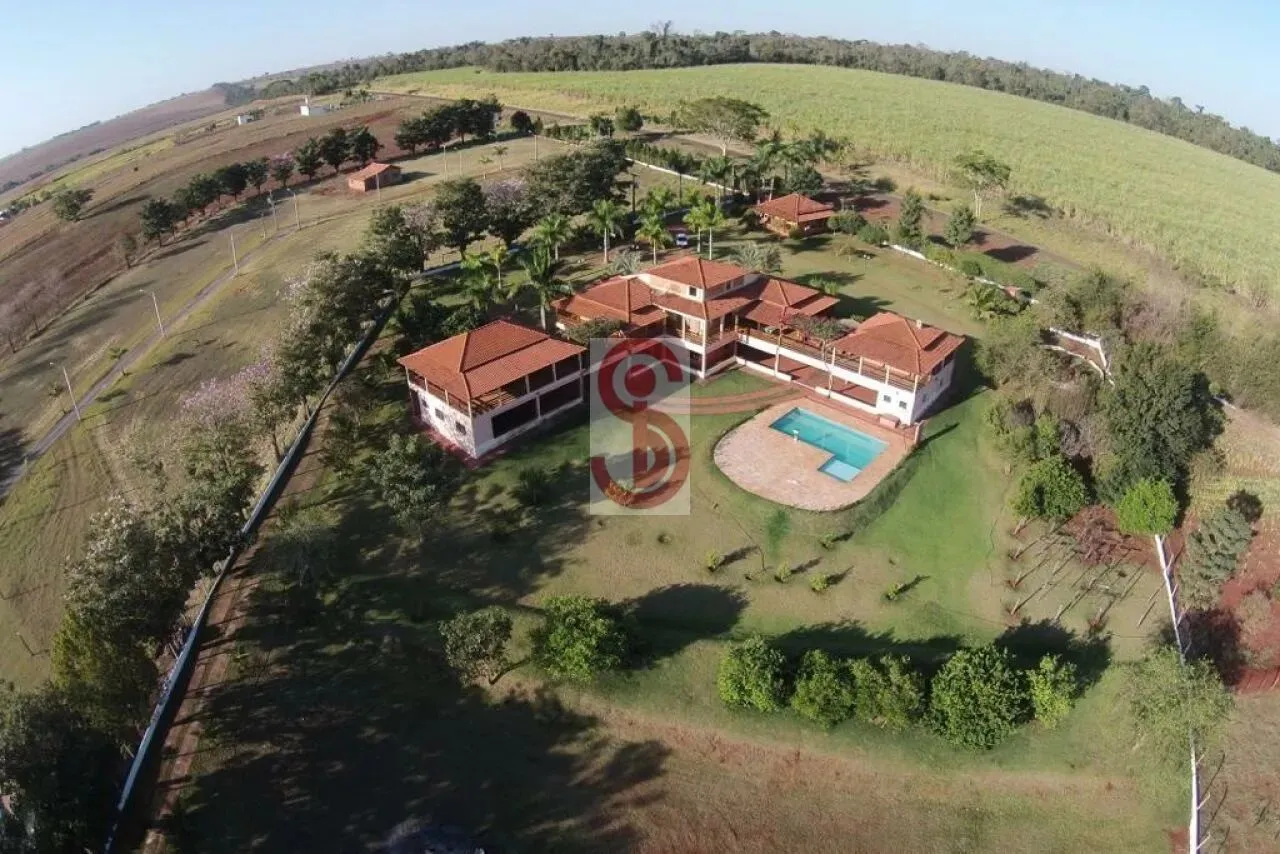 MARAVILHOSA CASA NA BEIRA DA REPRESA