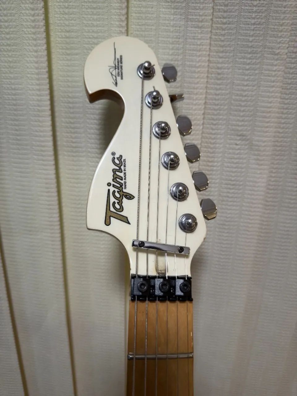 Guitarra Tagima Edu Ardanuy E2 - Customizada com Dimarzio na Ponte + Defasagem - Linda!!!! - Foto 6