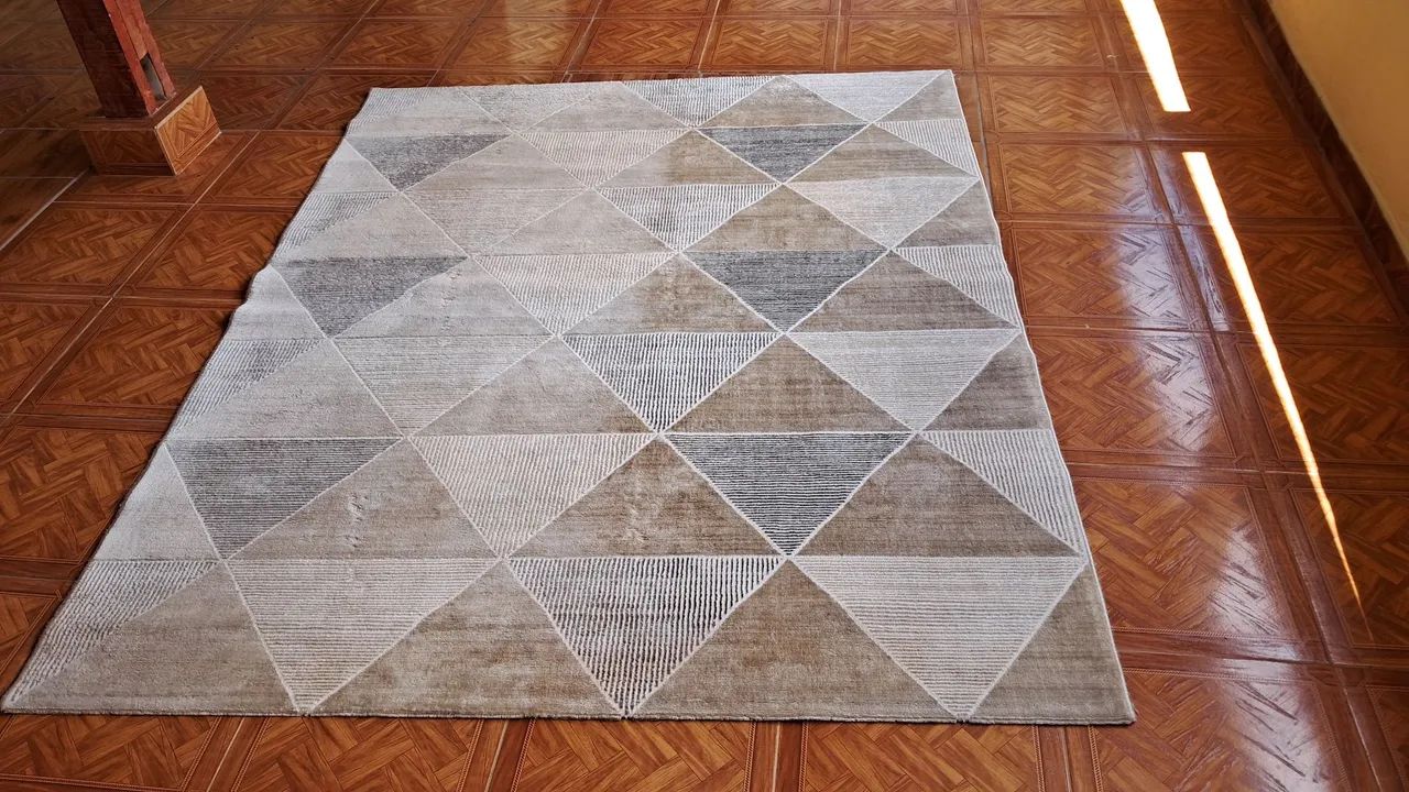 Tapete Triangular Bege e Cinza - Foto 4