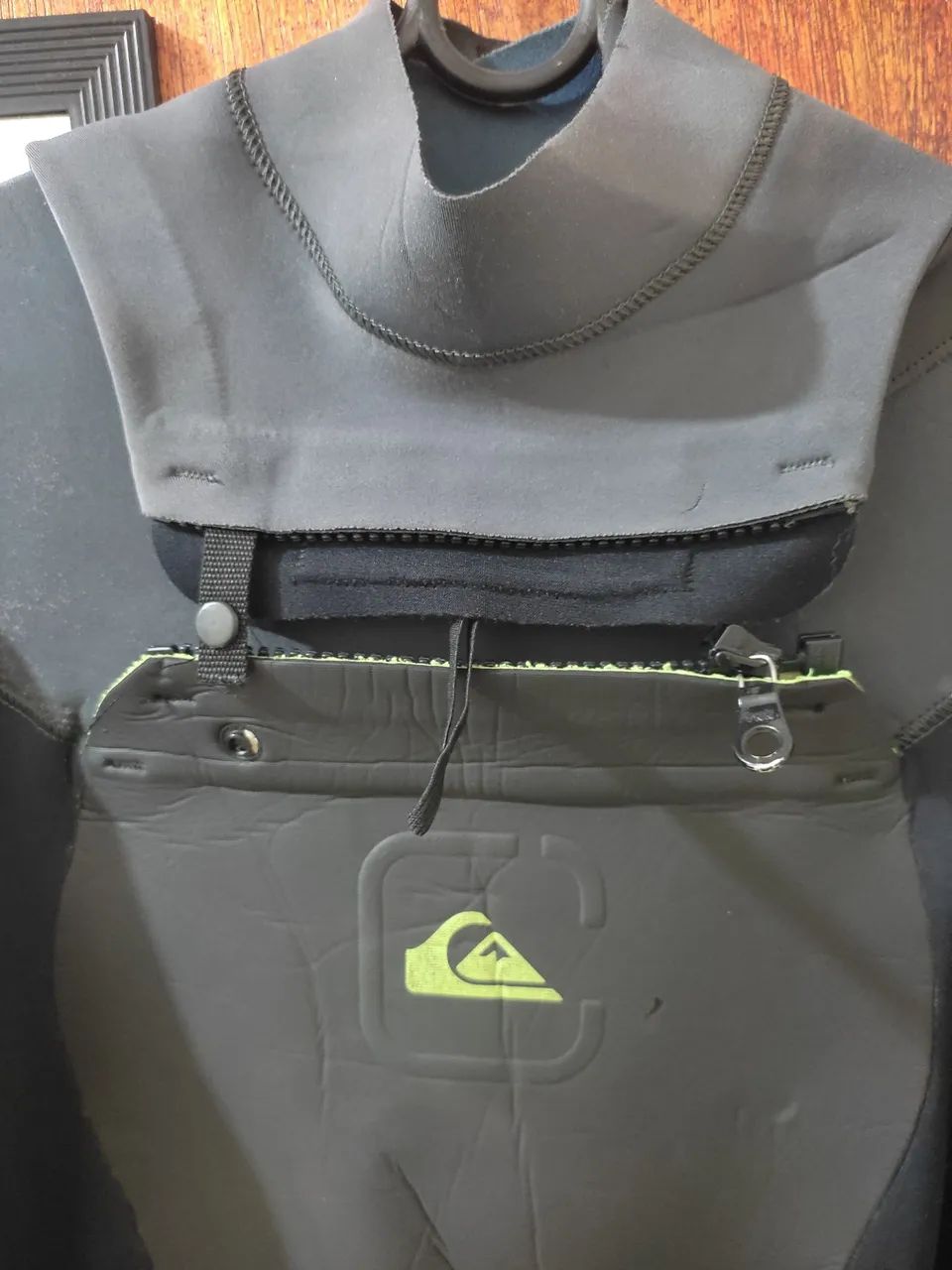 Long Jhon Neoprene Quiksilver 3.2mm Tamanho M 350$ pra sair logo - Foto 3