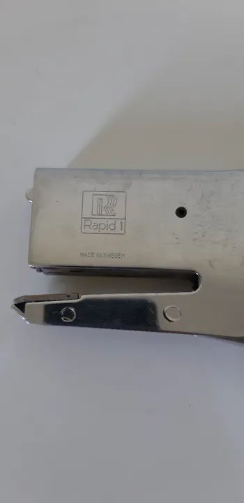 Grampeador em aço inoxidável, importado.