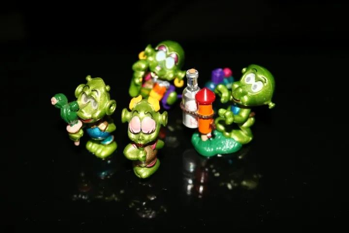 Coleção Completa Kinder Ovo Extralunáticos