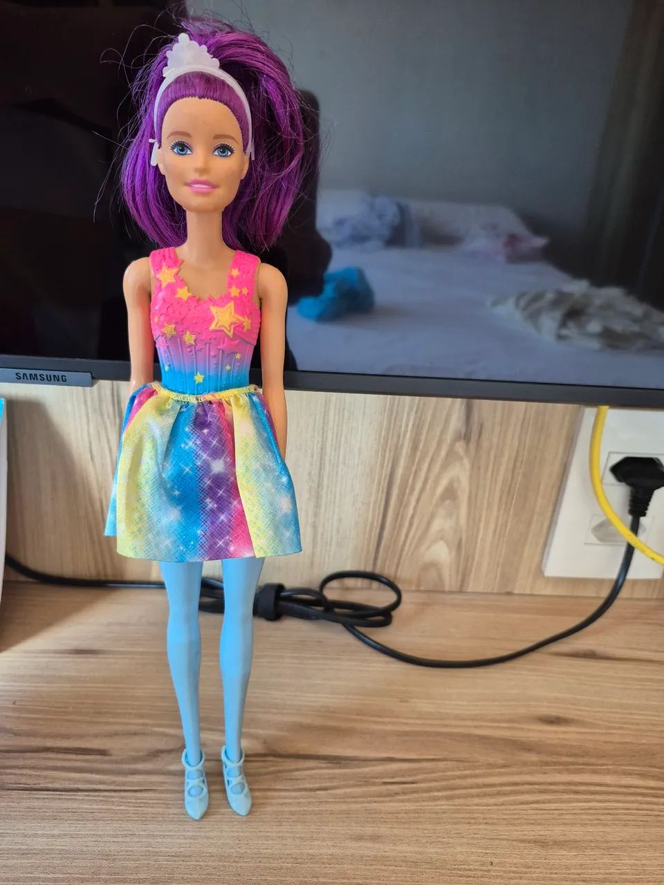 Boneca Barbie Dreamtopia com cabelo roxo e look colorido