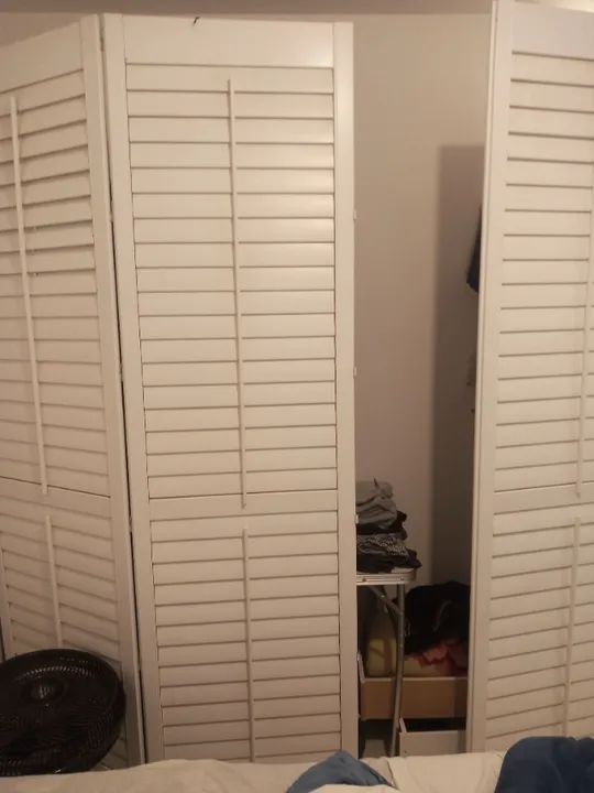 5 conjuntos painéis e/ venezianas articul. e/ PVC(USA) BIOMBOS R$400/conj. R$200/painel