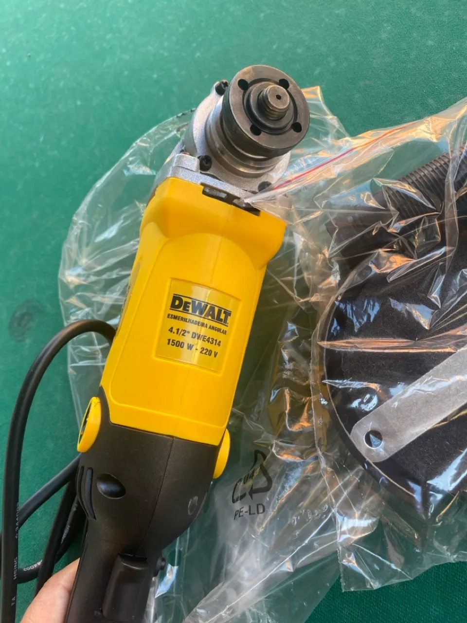Esmerilhadeira Angular 4.1/2" Dewalt DWE4314 1500W