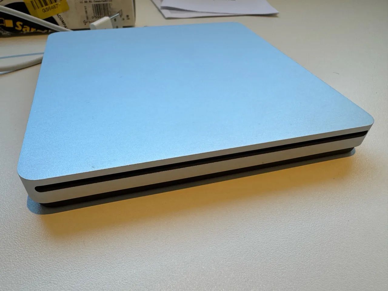 Apple USB SuperDrive Leito de CD/DVD - MD564BE/A (Seminovo) - Foto 2