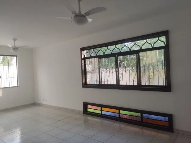 Residência de Luxo no Condomínio Vilarejo - O Seu Paraíso em Jacarepaguá!