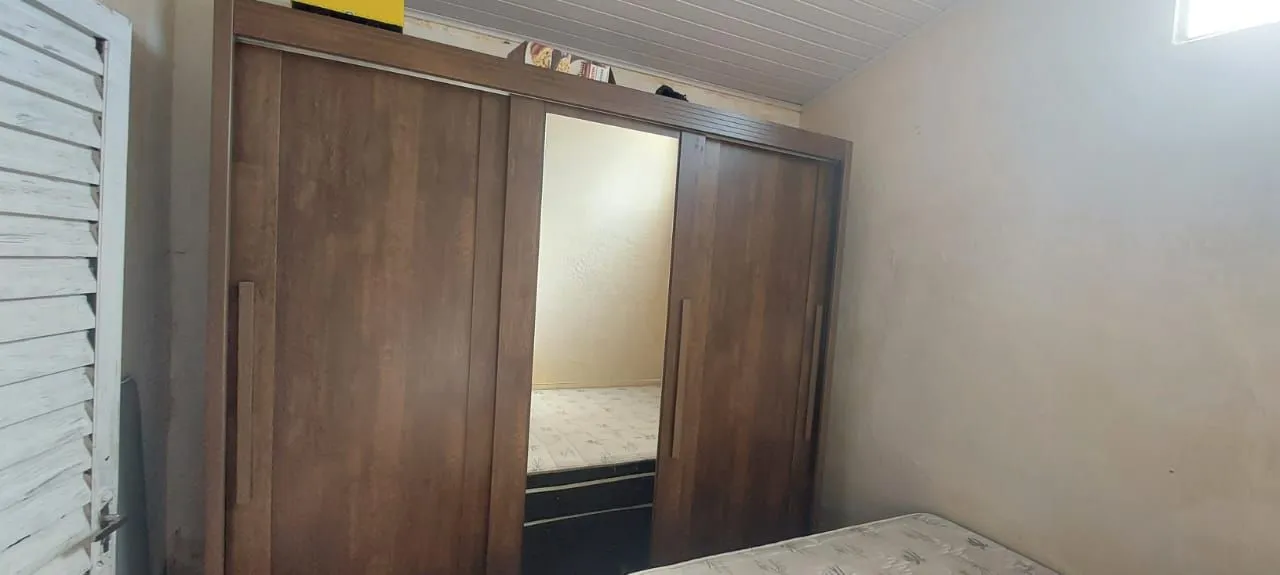 Guarda-Roupa com Espelho - Amadeirado
