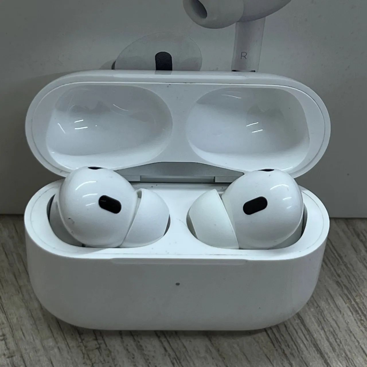 AirPods Pro 2a geração usb-c - Garantia Apple até outubro 2025 - Loja física  - Foto 2