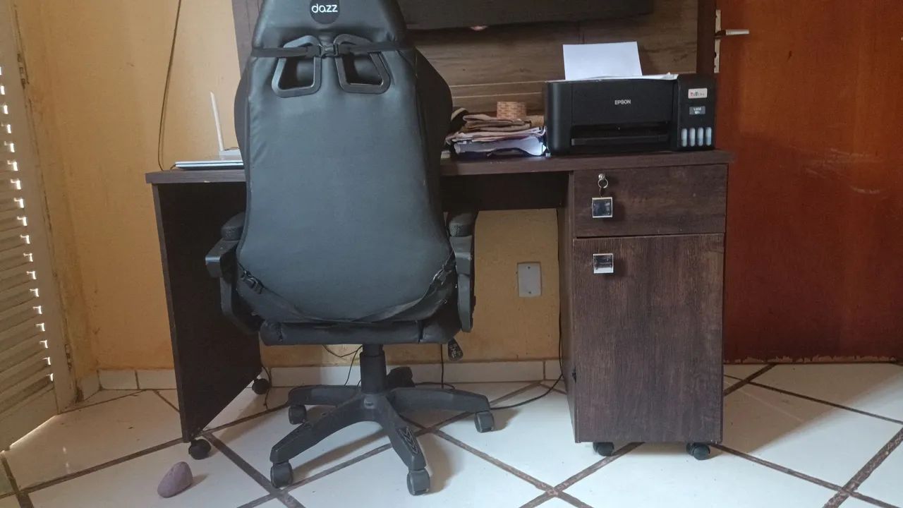 Vendo uma mudança. Cama mesa armário ar condicionado etc - Foto 2